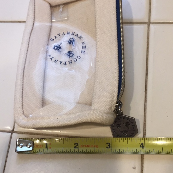 Savannah bee co card holder in good condition - Picture 6 of 7